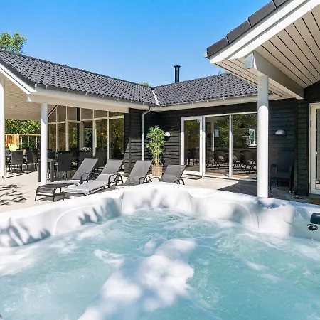 Holiday home 18 Person In *