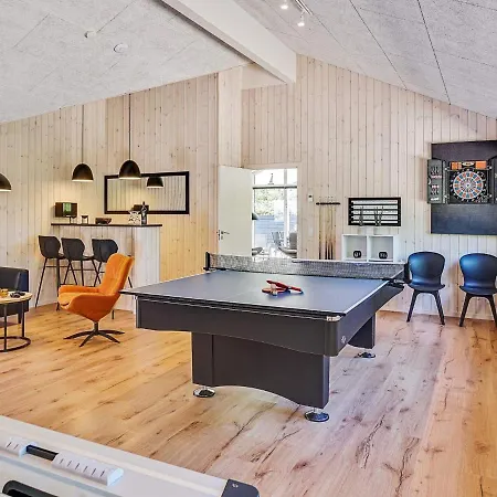 18 Person In Holiday home